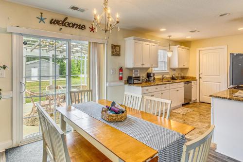 6 Mi to Dtwn Conway! Quiet Family Getaway w/ Patio in Conway (SC)
