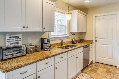 6 Mi to Dtwn Conway! Quiet Family Getaway w/ Patio in Conway (SC)