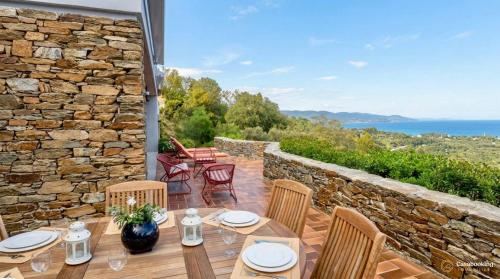 Oprema, Casa-Gaou-Benat : Villa en bord de mer avec vues in Cap Benat