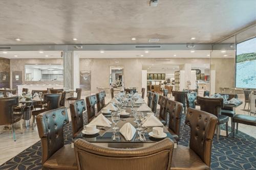 Restaurant, Grand Tuscany Hotel in Houston West