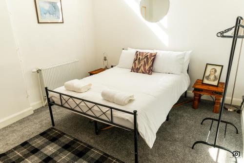 Historic Cottage Escape with free parking - 10 mins to St Andrews I 5 mins to Dundee I 5 mins to Ten – khách sạn tại Leuchars