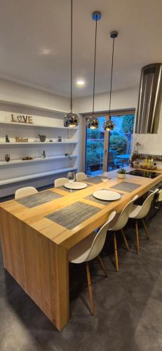 Luxury Prague Garden Retreat with Hot Tub and Pinball in Prague 20