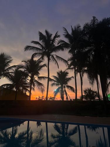 Morada por do sol no lago hidro e piscina in Santa Cruz Da Conceição