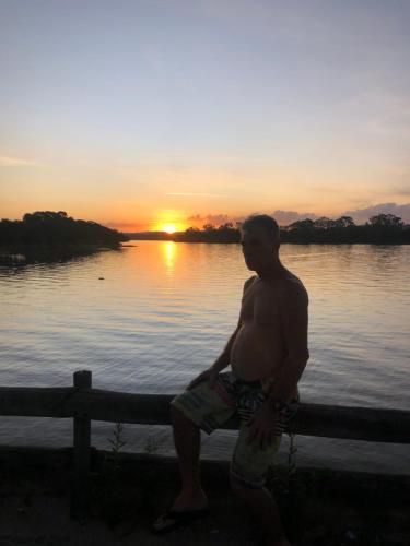 Morada por do sol no lago hidro e piscina in Santa Cruz Da Conceição