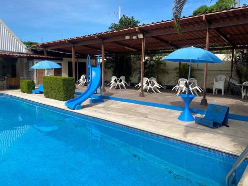 Hotel Oasis Beach Club in พันตาเรนนัส