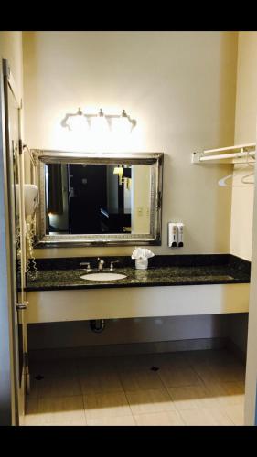 King Room with Spa Bath