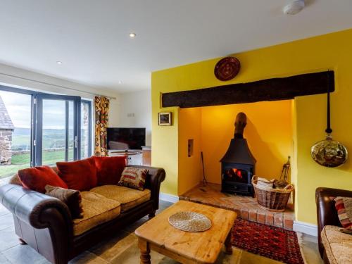Iekārtas, 3 Bed in Ratlinghope oc-79238 in Wentnor