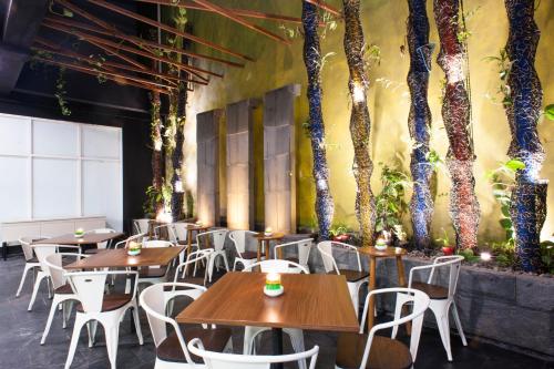 MaxOneHotels at Dharmahusada Surabaya - image 4