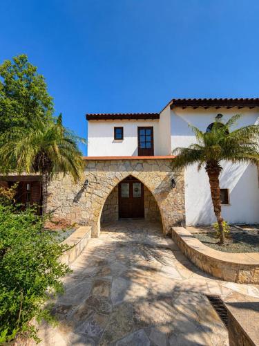 Koutsini Villa in Pano Akourdaleia