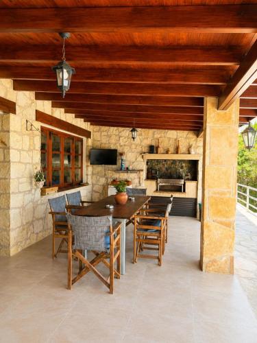 Koutsini Villa in Pano Akourdaleia