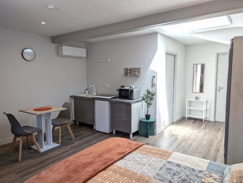 Suites de la Plaine, proche CNPE Bugey et PIPA in Chazey-sur-Ain