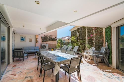 Apartment 10 people Terrace & Palais des Festivals