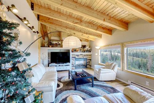 Views, Deck & Games Galore: Brian Head Home