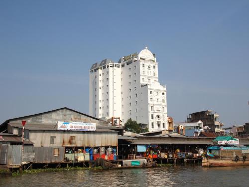 Entrance, West Hotel near Ninh Kieu Wharf