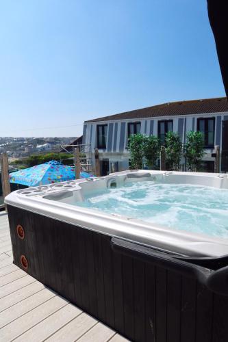 Spa, Porth Beach Hotel in Trevelgue