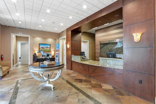 1512 - Nicely Updated with Golf and Lake View in Lely Resort
