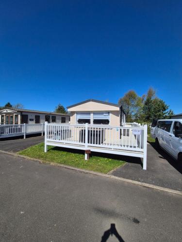 3 bedroom Caravan Craigtara – khách sạn tại Coylton
