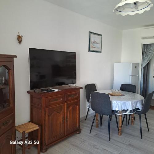Studio Gruissan climatisé, parking privé, belle vue