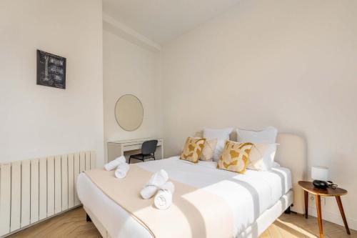 Sacré-Coeur Modern 4BD with sauna for 10 guests! - image 5