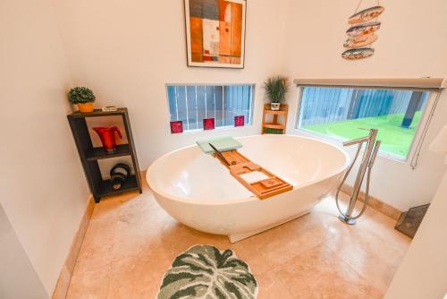 Bathroom, Executive Balinese Vacation Home in Hawaii Kai in Hawaii Kai