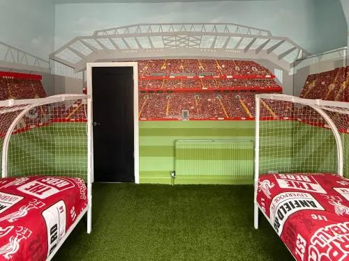 Anfield Abode - ENTIRE LFC THEMED HOUSE - Sleeps 6 photo 2