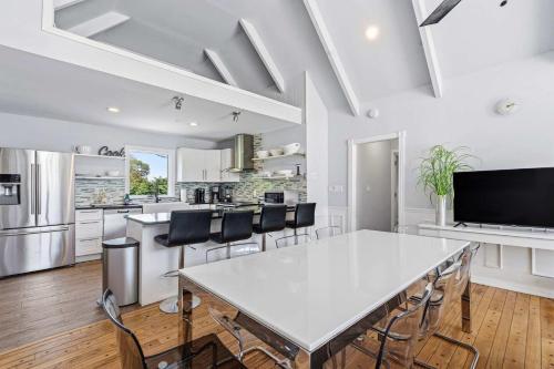 Sprawling Southampton Home: Private Pool, Game Room in Southampton, USA
