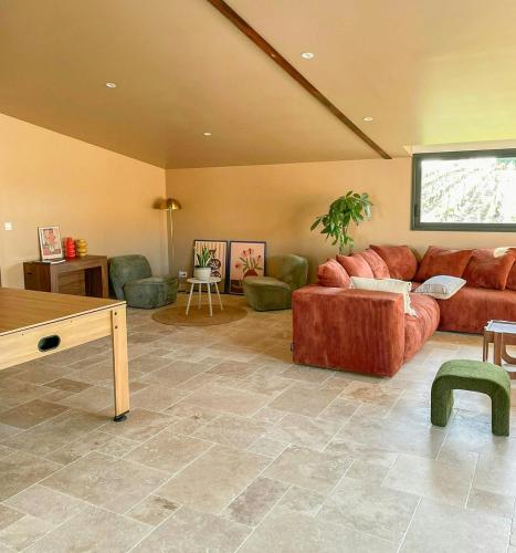 Зовнішній вигляд готелю, Wine Barn With Pool In The Heart Of Layon in Екен