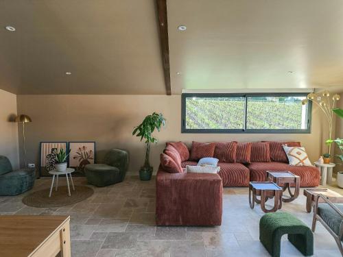 Зовнішній вигляд готелю, Wine Barn With Pool In The Heart Of Layon in Екен