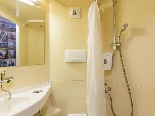 hotelF1 Maurepas Room Type - Break Room (3 Adults)