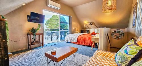 jaettu olohuone/TV alue, Hawkstone Hideaway - Your Peaceful Getaway in Kaitoke