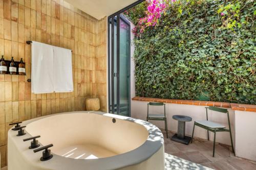 Casa Reynosa- 4BR Gorgeous Home with Pool