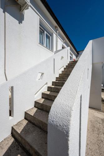 Apartments by the sea Stara Novalja, Pag - 6301 – khách sạn tại Stara Novalja