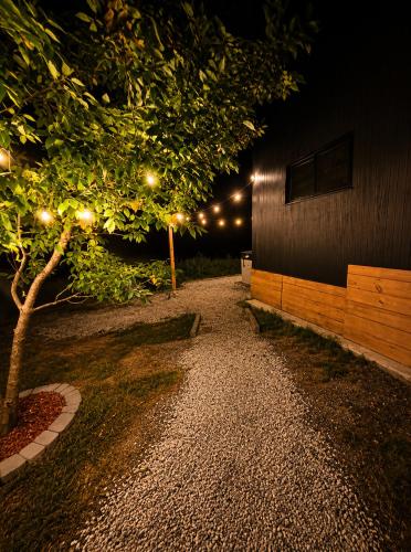Vrt, Field of Dreams Tiny Home in Stillwater Avenue