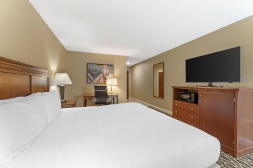 Best Western Plus Wooster Hotel & Conference Center - image 44