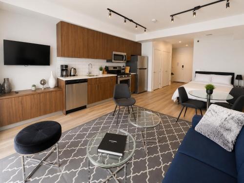 Bright Studio Near Airport & Downtown Sidney in Sidney (BC)