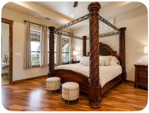 5 Star Grand Estate in Lone Star Forest Hideaway in McQueeney