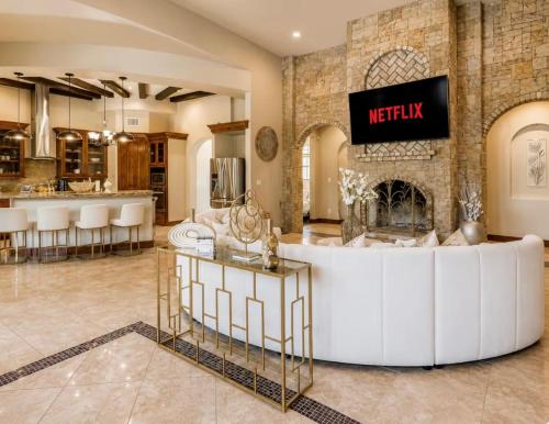 5 Star Grand Estate in Lone Star Forest Hideaway in McQueeney