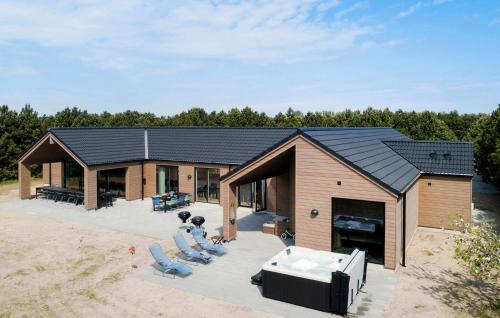 Stunning Home In Væggerløse With Sauna – khách sạn tại Marielyst