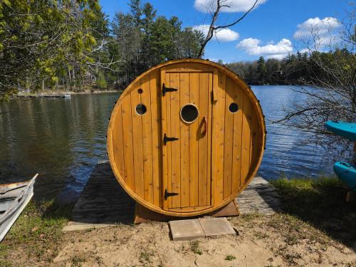Lake Resort with Pontoon Rentals - Family Friendly in Traverse City, USA