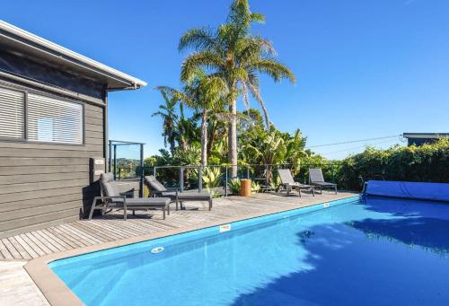 Karaka Retreat - Poolside on Waiheke – khách sạn tại Palm Beach