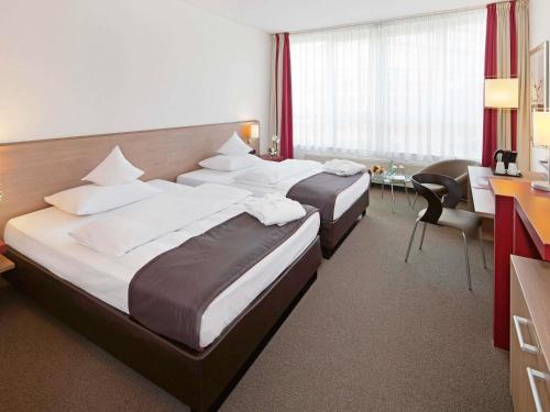 2 queen beds
