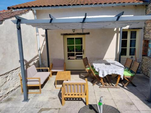 Gîte Écologique Confortable avec Jardin et Animaux Acceptés - FR-1-489-181 (Gite Ecologique Confortable avec Jardin et Animaux Acceptes - FR-1-489-181) in Saint-Nectaire