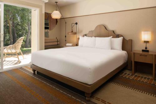 1 king bed, 1 sofa bed