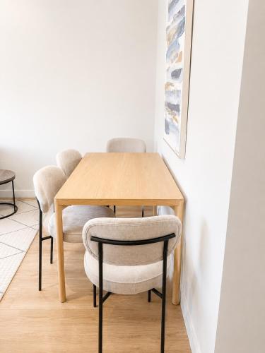 Central 1BR Condo in Sidney Near Airport & Shops in Sidney (BC)