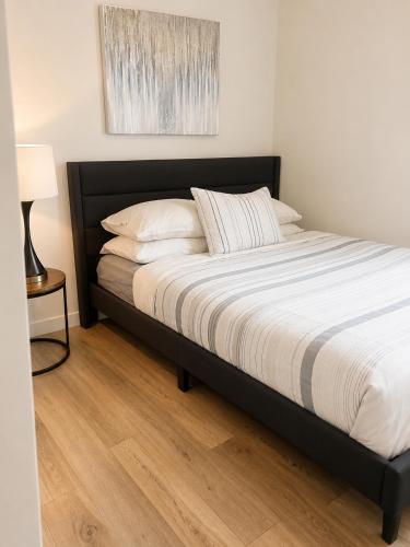 Central 1BR Condo in Sidney Near Airport & Shops in Sidney (BC)