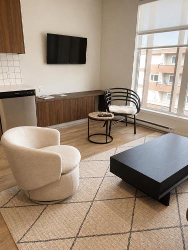Central 1BR Condo in Sidney Near Airport & Shops in Sidney (BC)