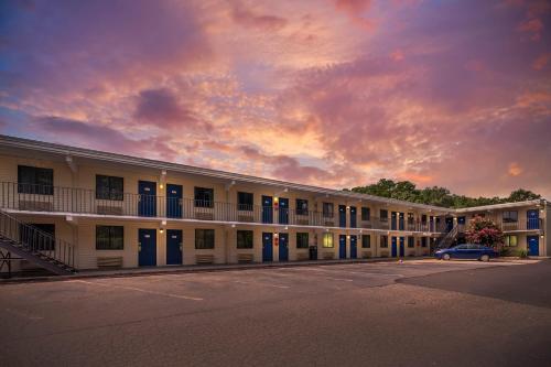 Travelodge by Wyndham Norfolk Airport