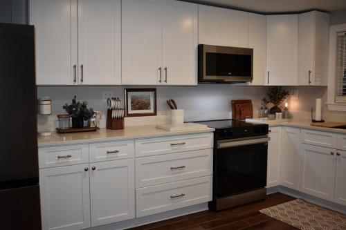 The Fredericksburg Retreat Cozy 2BR Guest Suite - image 2
