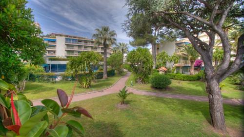 Eden Park 3 pièces 4 étoiles 100m des Plages Piscines SPA Parking - main image