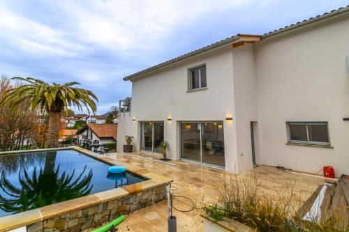 chambre avec salle de bain privative in Hendaye
